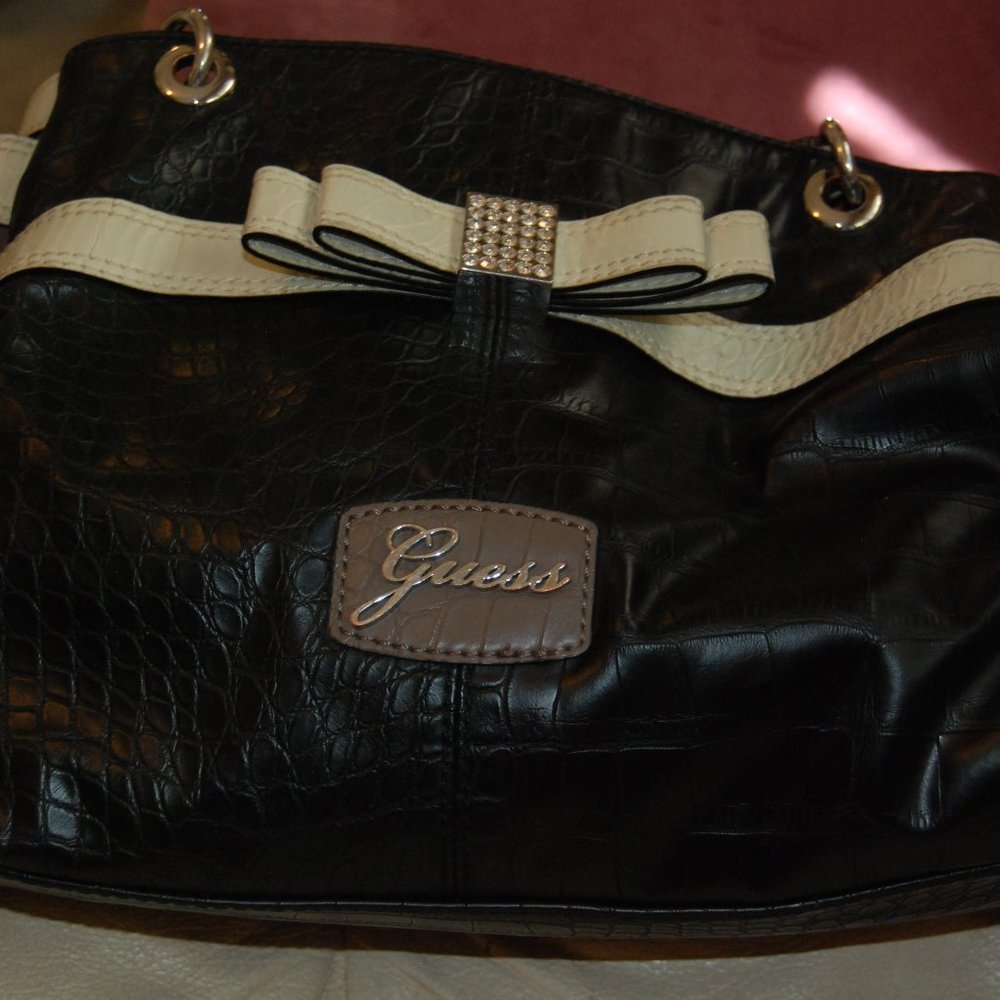 Tri-sectioned Guess bag